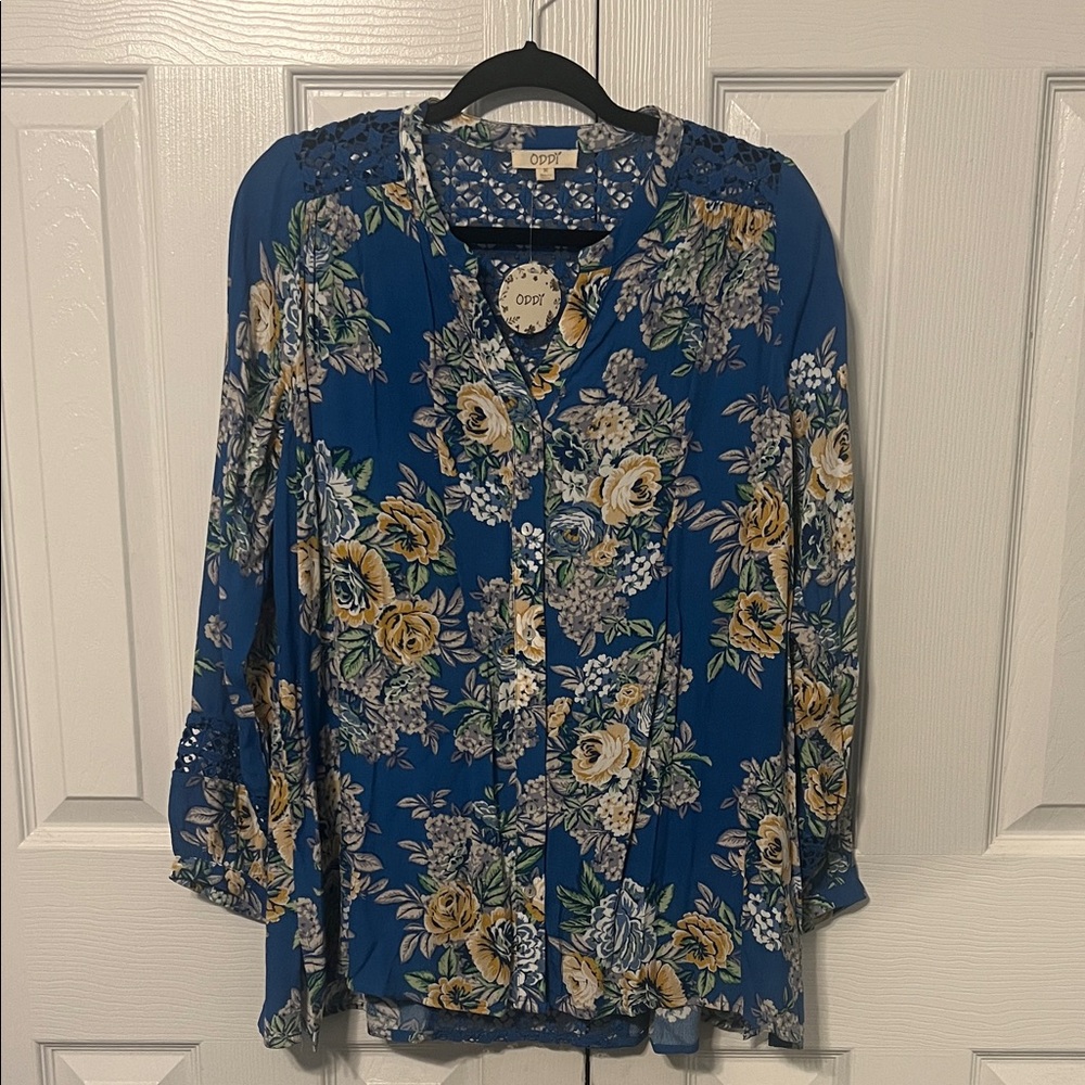 NWT ODDY Blue and Yellow Floral Button Down Blouse Size Medium